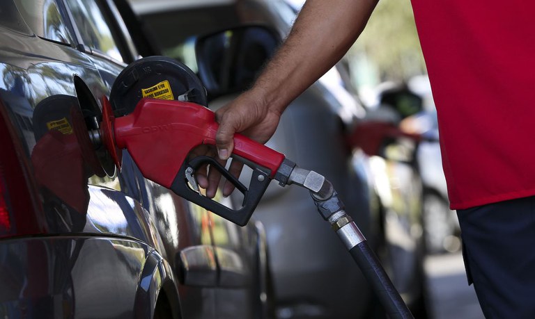 Gasolina aumenta em 18,8% no preço do litro a partir dessa sexta (11), diz Petrobras 