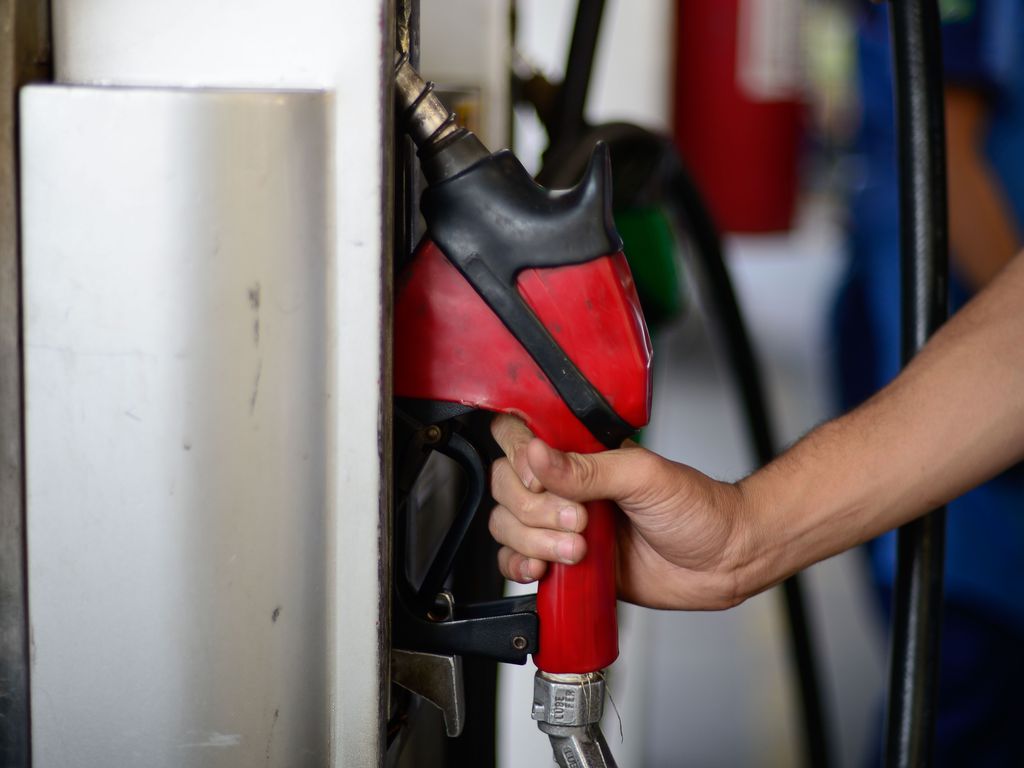 Gasolina estabiliza preço após 6 semanas de alta sequencial