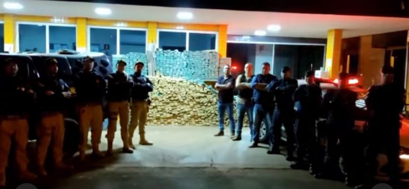 GCM e PRF apreendem 1,5 toneladas de drogas em zona rural de Jataí