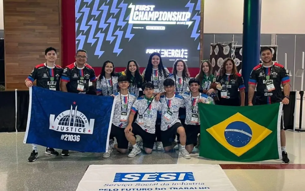 Grupo de estudantes goianos conquista vice campeonato de robótica