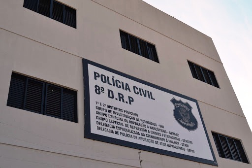 Homem agride e ameaça esposa com martelo durante discussão em Rio Verde