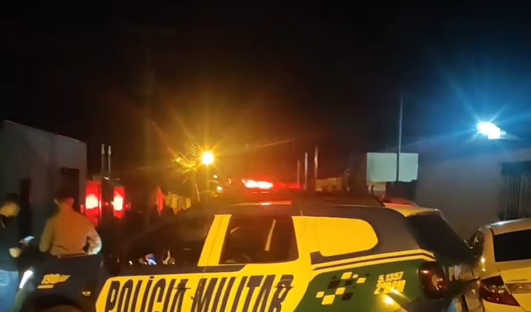 Homem é preso por tentar fugir de abordagem e bater em viatura da PM 