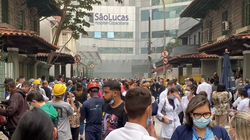 Hospital de Copacabana pega fogo e pacientes são retirados às pressas