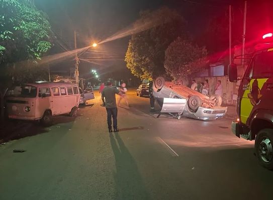 Corpo de Bombeiros atende capotamento em Santa Helena