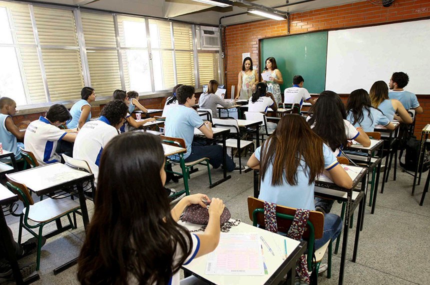 Sancionada lei que prevê repasse de precatórios do Fundeb para pagamento de professores
