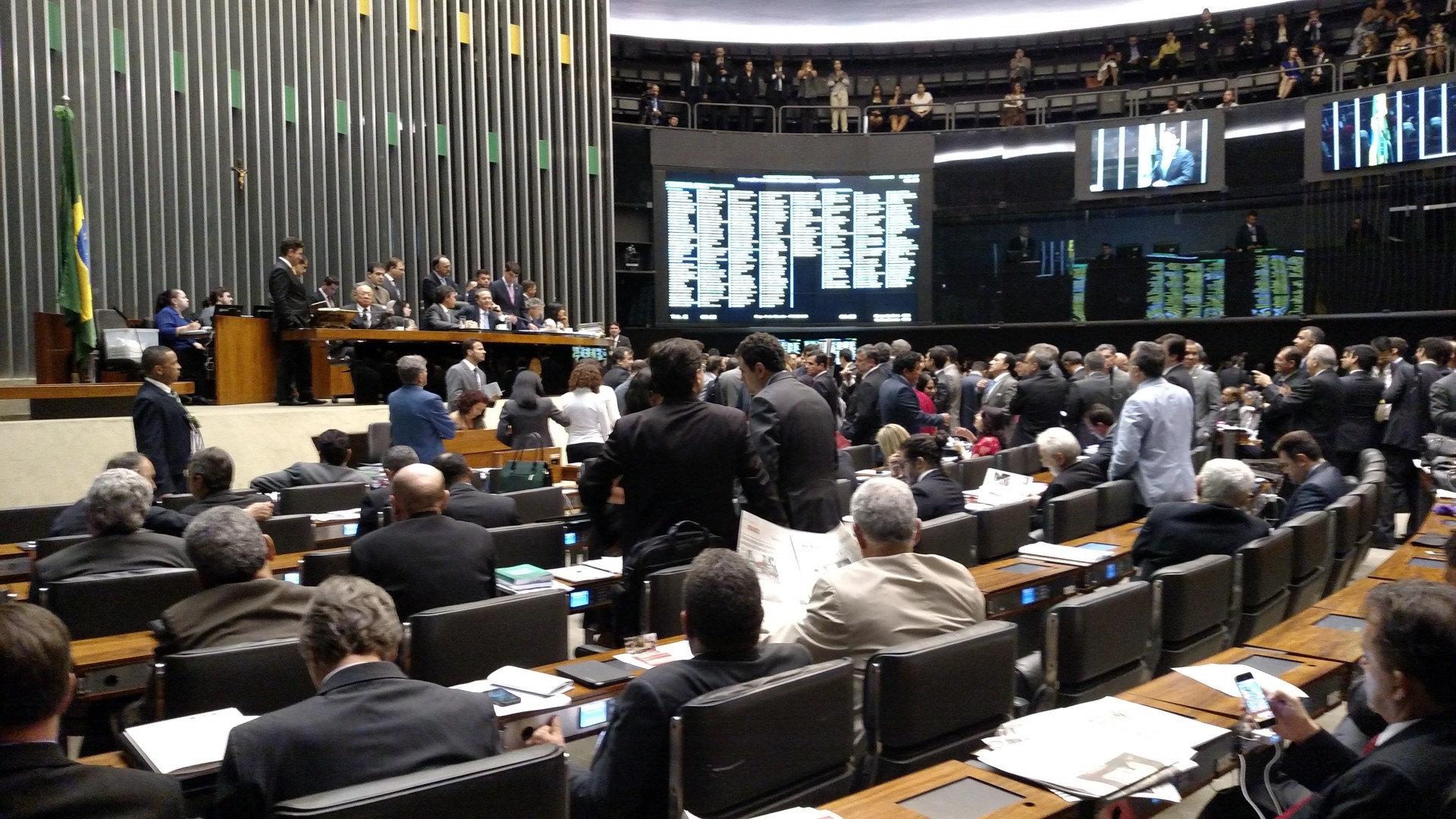 Após leitura do requerimento, partidos iniciam articulações para compor a CPMI do 08 de janeiro