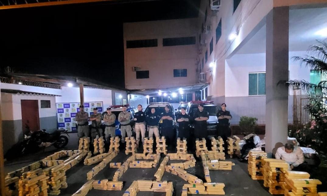 Quase 2 toneladas de maconha são apreendidas pela PRF e PM próximo a Rio Verde