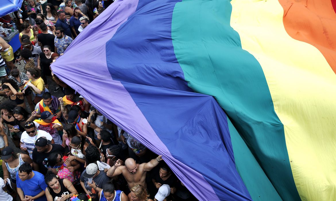 Justiça determina ao IBGE que inclua questões sobre orientação sexual no Censo Demográfico deste ano