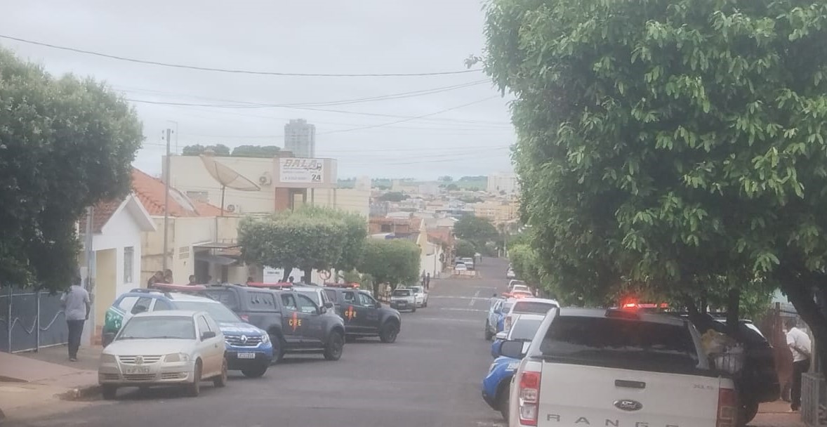 Mãe e filha são vítimas de suposta violência sexual após ter a casa invadida por um homem em Rio Verde