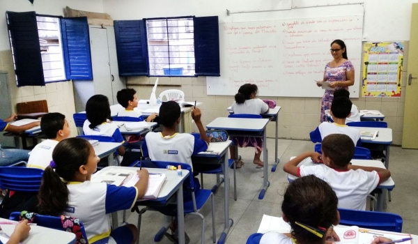 Coluna Cairo Santos: MAIS TEMPO NA ESCOLA OU MELHORAR A QUALIDADE DO ENSINO? EIS A QUESTÃO