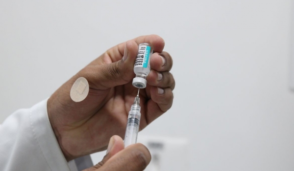 Anvisa amplia para 18 meses prazo de validade da vacina Comirnaty produzida pela Pfizer