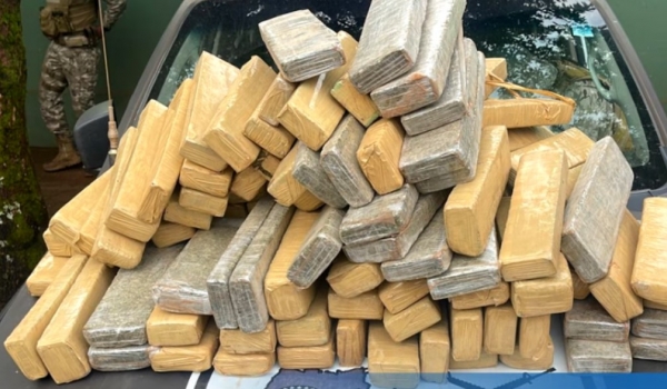 PM apreende mais de R$300 mil em drogas enquanto realizava busca por foragido de crime começado em Rio Verde