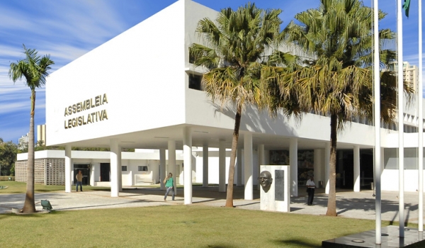 Assembleia de Goiás recebe projeto que altera regras de pagamento de 13º aos servidores