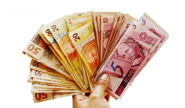 Governo federal publica MP que prevê salário mínimo de R$ 1.302 a partir de 1º de janeiro