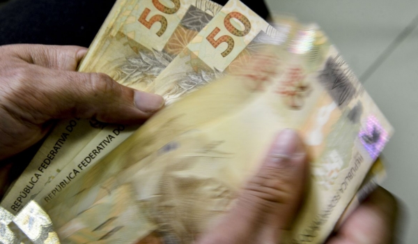 Beneficiários com NIS final 9 recebem hoje da Caixa o Auxílio Brasil