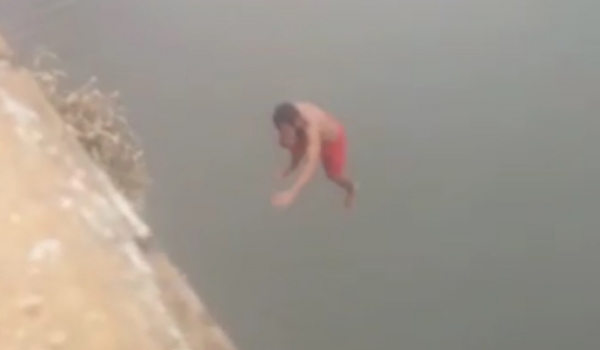 Bombeiros continuam buscas por homem que pulou da ponte sobre o Rio Verdão e desapareceu