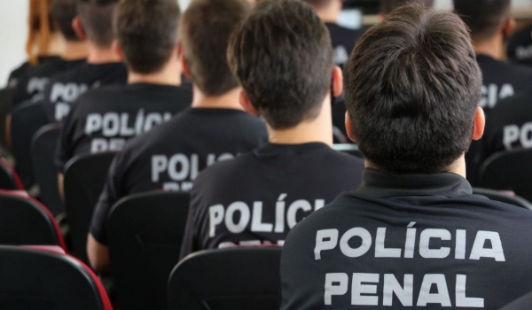 Caiado assina o primeiro decreto de promoção da Polícia Penal do Estado de Goiás