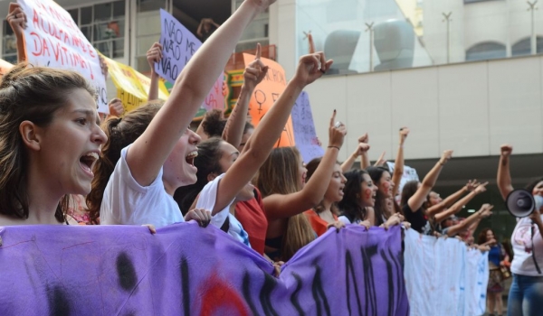 Campanha 21 Dias de Ativismo pelo Fim da Violência Contra a Mulher é aderida por Conselho goiano e Câmara dos Deputados