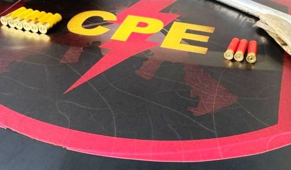CPE prende autores de furto e apreende armas horas após o fato