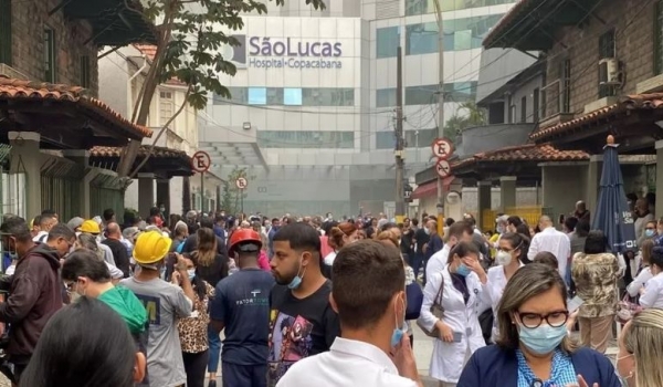 Hospital de Copacabana pega fogo e pacientes são retirados às pressas