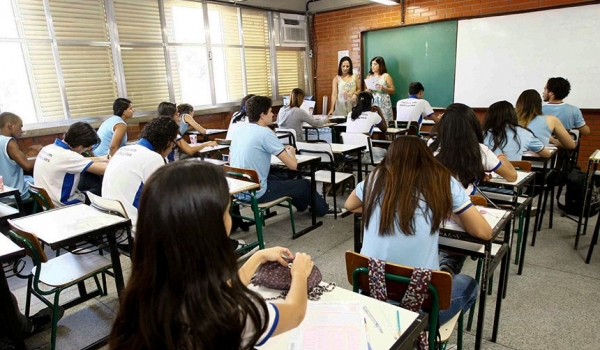 Sancionada lei que prevê repasse de precatórios do Fundeb para pagamento de professores