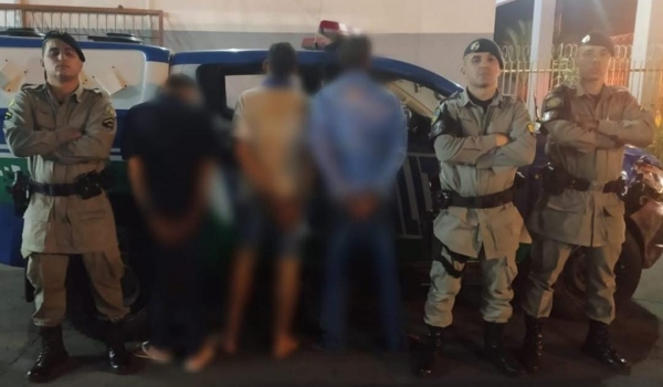Perseguição à suspeitos resulta na detenção de três pessoas por furto/roubo e receptação pela PM
