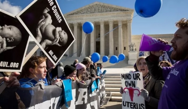Lei que garantia o direito legal ao aborto nos EUA é derrubada
