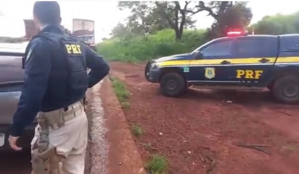 Motorista embriagado é preso após dirigir carro com mau estado e em zigue-zague na BR-452 em Rio Verde